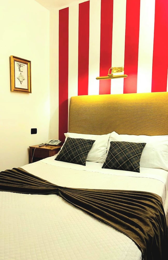 Florio Opera Hotel 58/65
