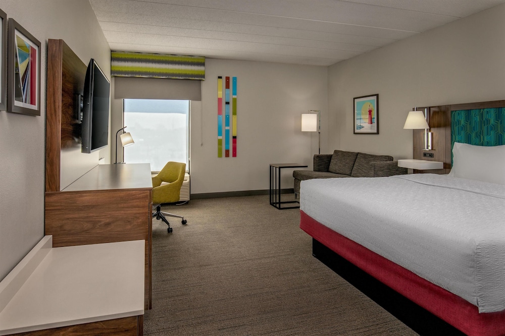 غرفة بسرير كينج مع أريكة، Hampton Inn Rehoboth Beach 3/10