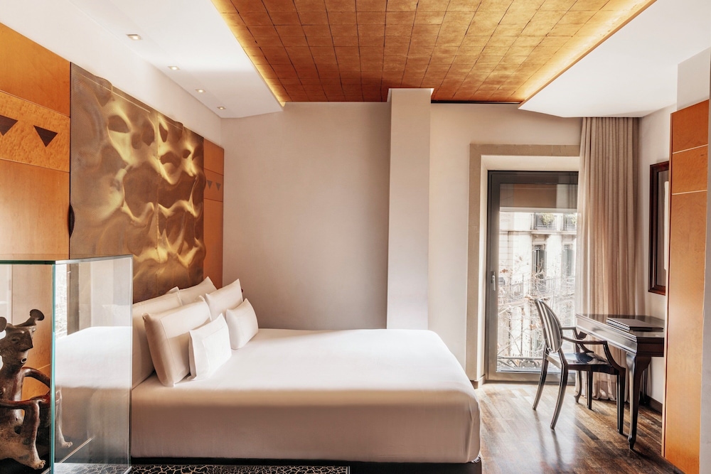 EXECUTIVE, SINGLE, DOUBLE BED