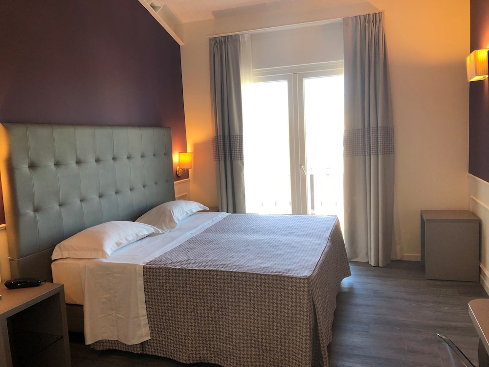 Savoia Hotel Regency 8/36