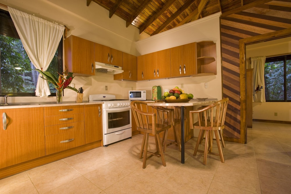 Villas Pico Bonito 11/66