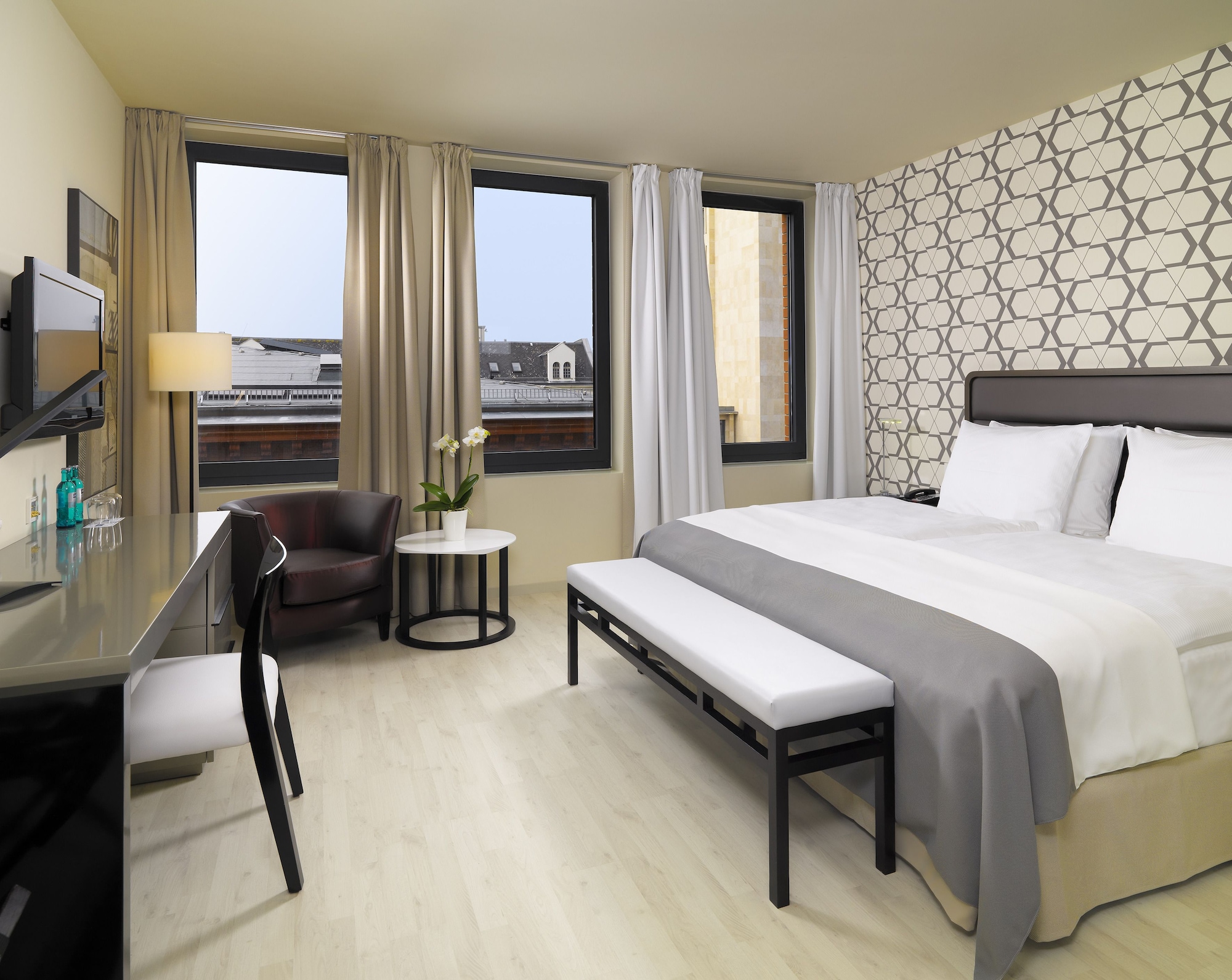 DELUXE, DOUBLE OR TWIN BED