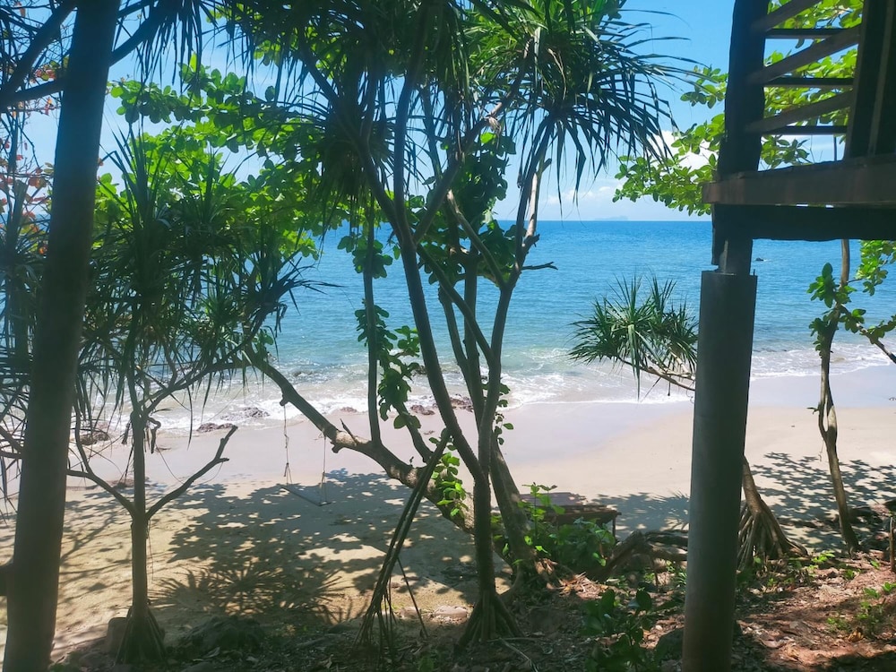 Jungle Hill Beach Bungalow 48/63
