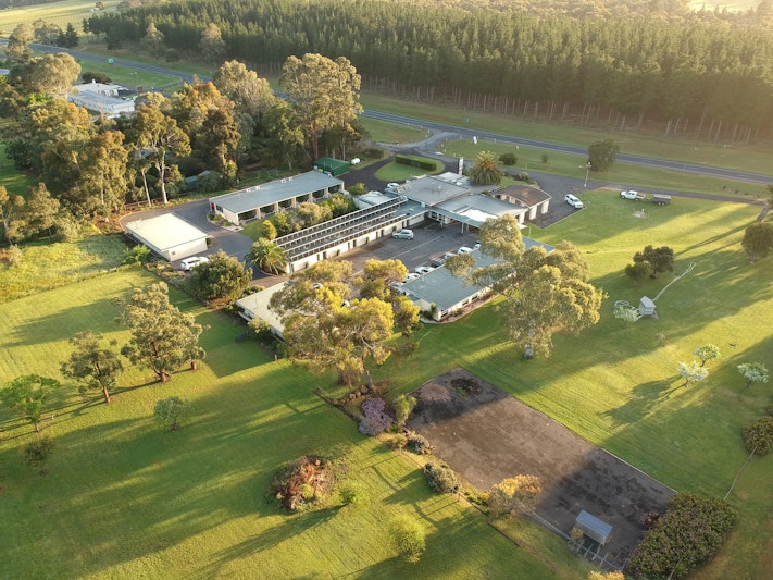 WILLIAM MACINTOSH MOTOR LODGE 31/31