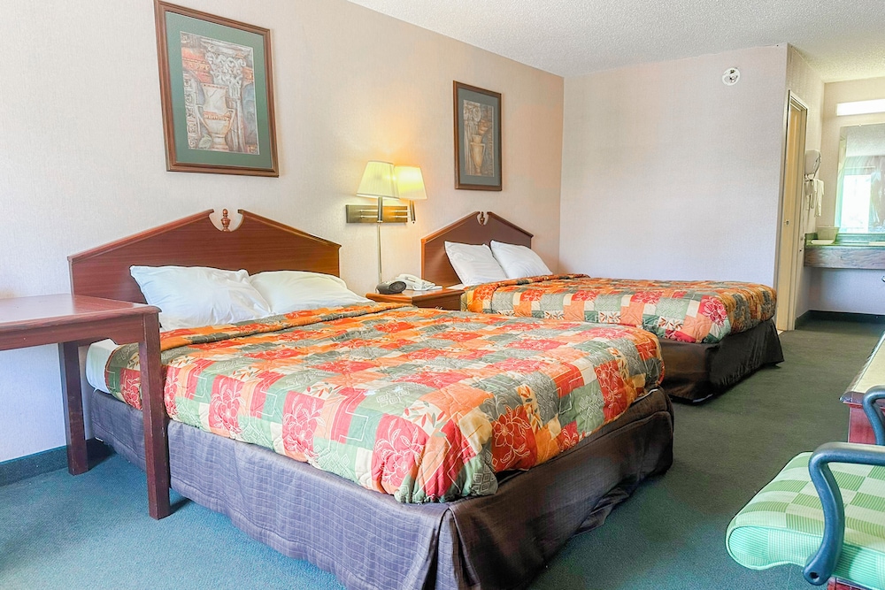 OYO Hotel East Macon I-75 28/74