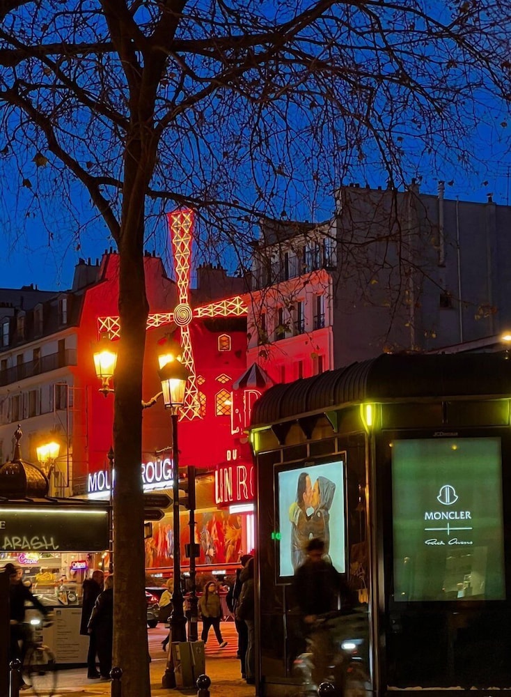 Artemisia Montmartre in PARIS