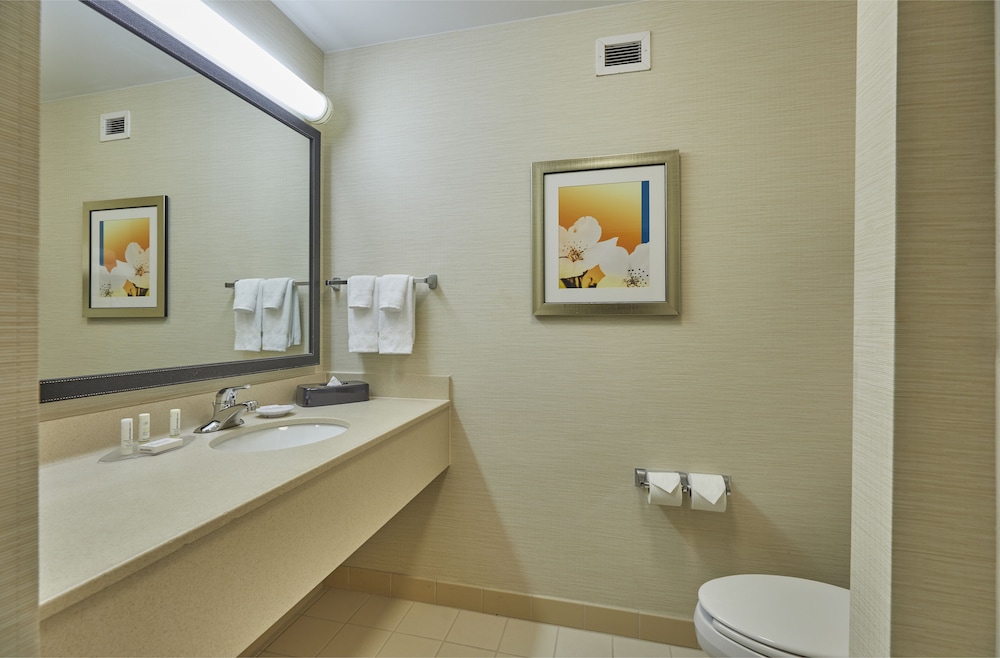 Fairfield Inn Suites By Marriott Burlington 23/32