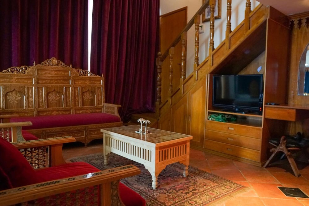 Kuwait Palace Hotel Apartment 28/66