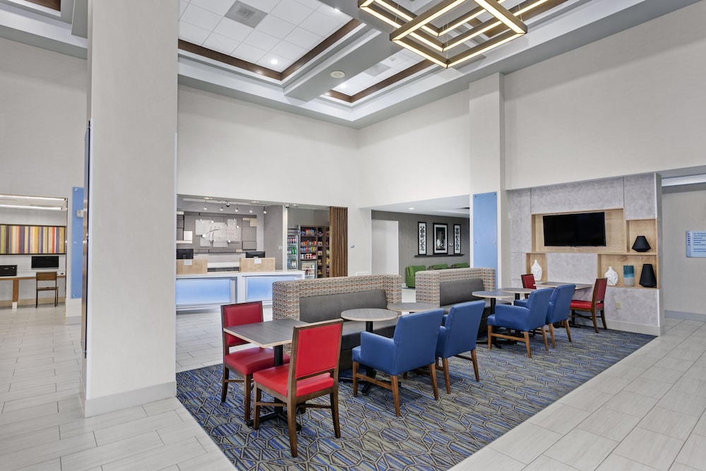 Holiday Inn Express Hotel & Suites South Portland 53/54