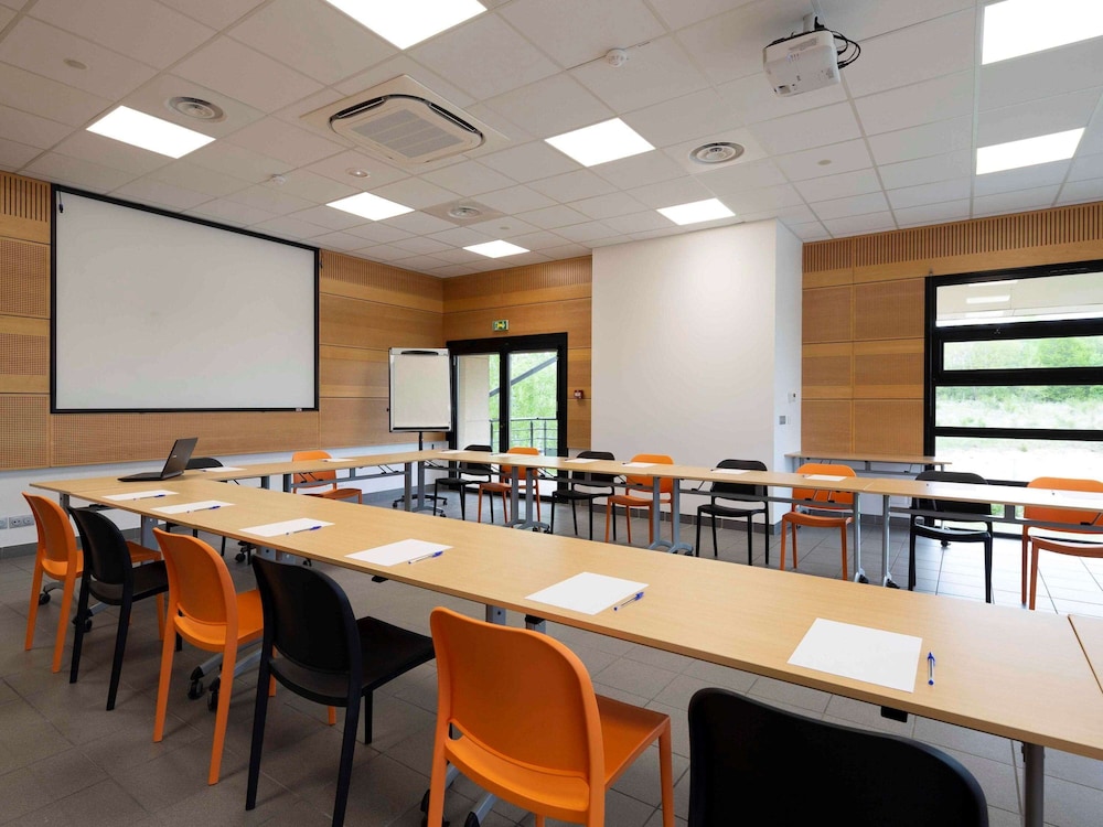Ibis Styles Vierzon 33/44