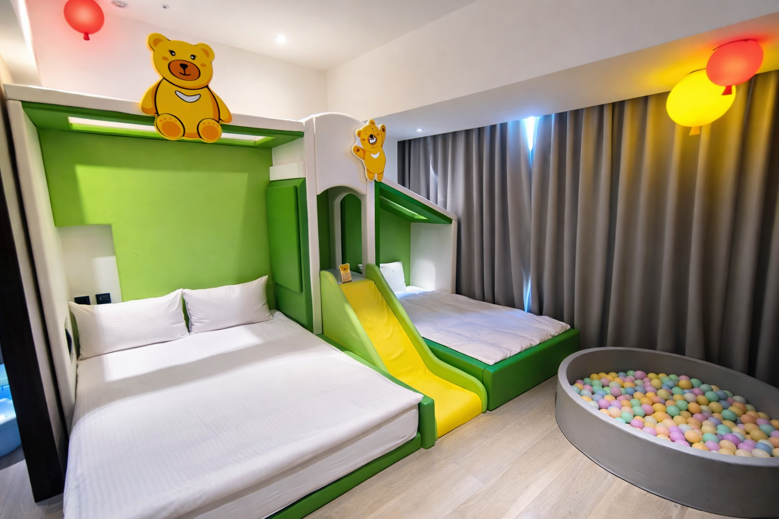 Kids Family, Classic, 1 Double and 1 Single Bed