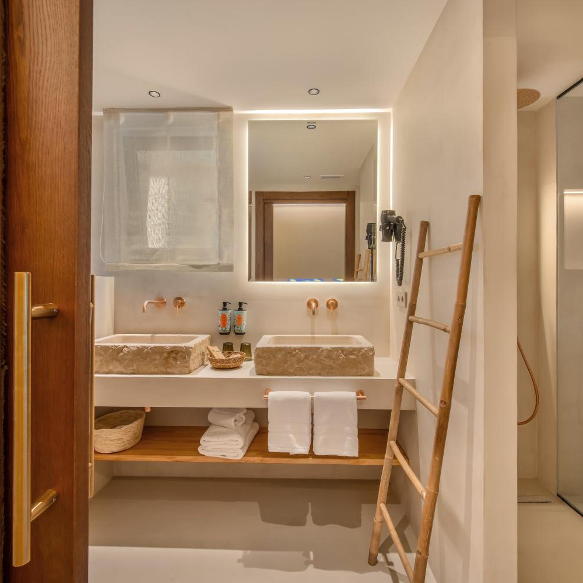 Suites by Miramar 42/50