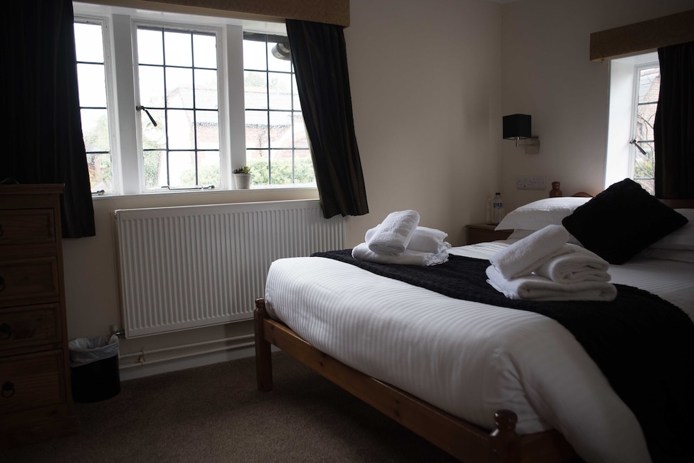 Village House Hotel - Inn 10/31