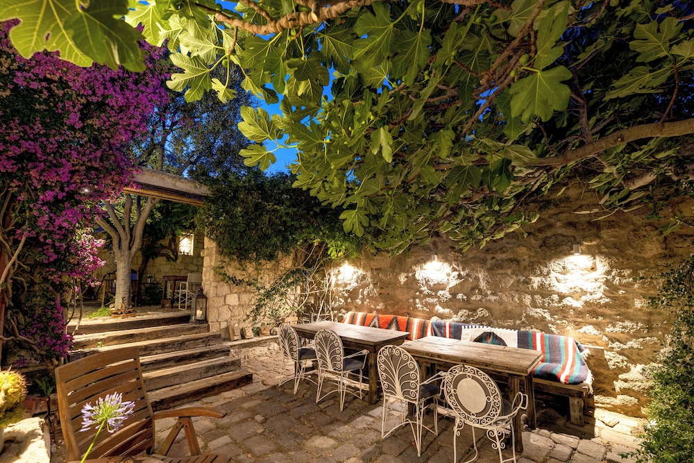 Sakin Ev Hotel 39/49