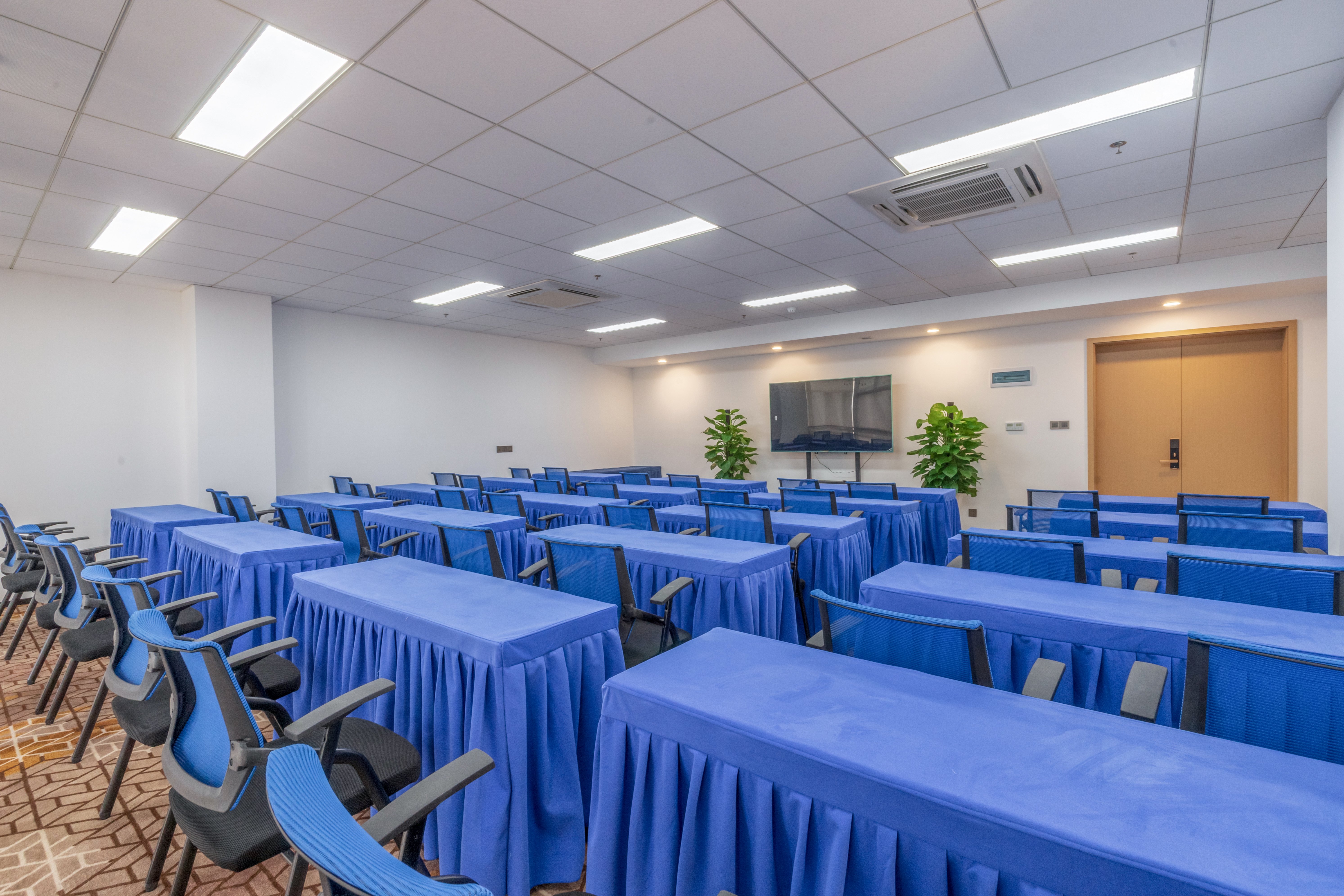 Holiday Inn Express Nanjing Jiangbei Yushan 43/49