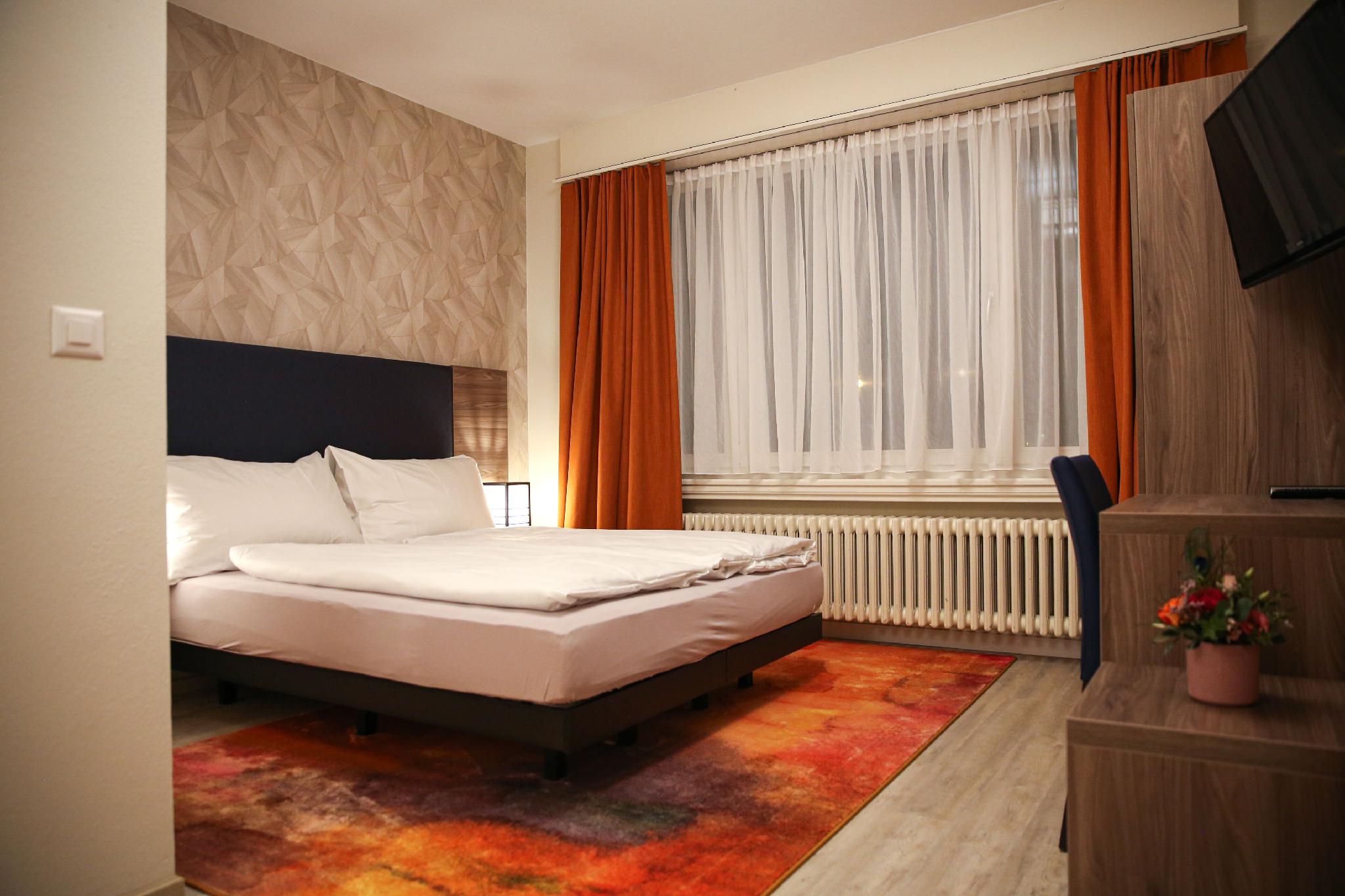 Comfort, Double or Twin Bed
