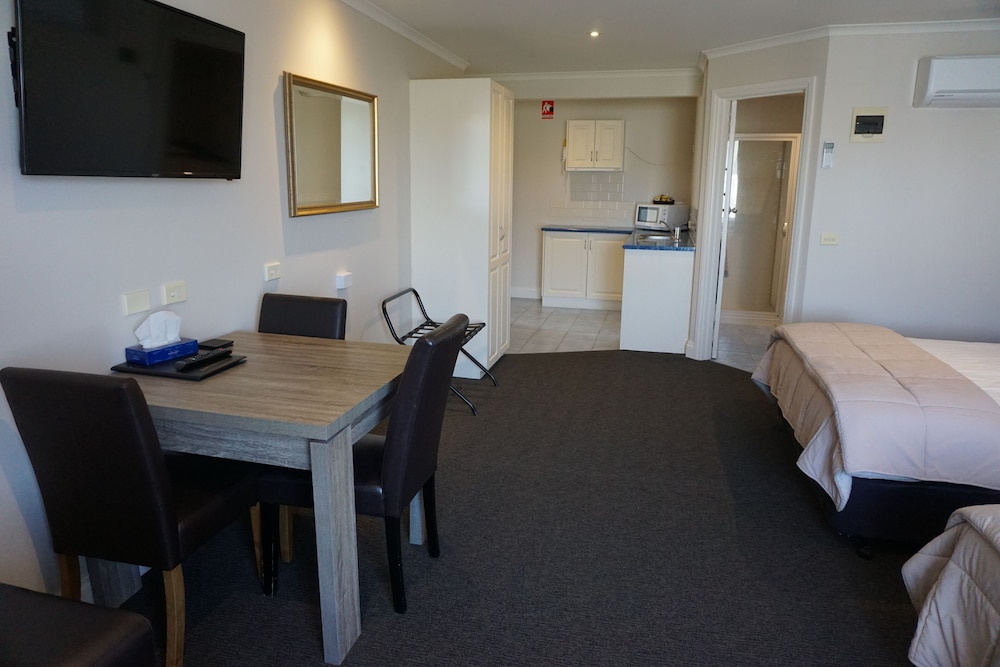 Ashmont Motor Inn & Apartments 23/31
