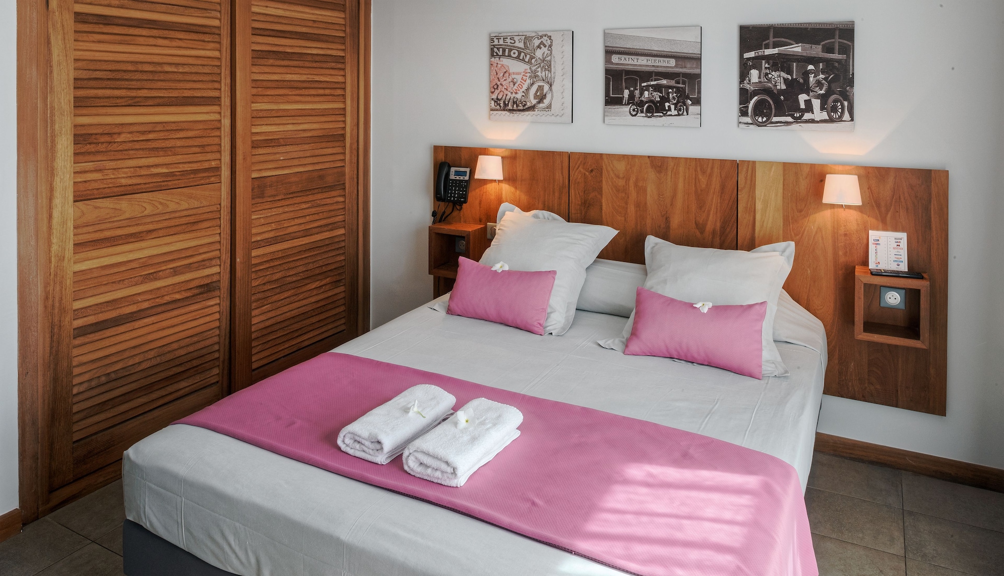 Studio, Double Bed, Side Street View, Kitchenette