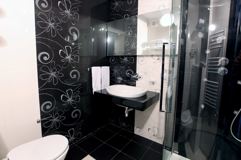 Ambiance Hotel 18/26