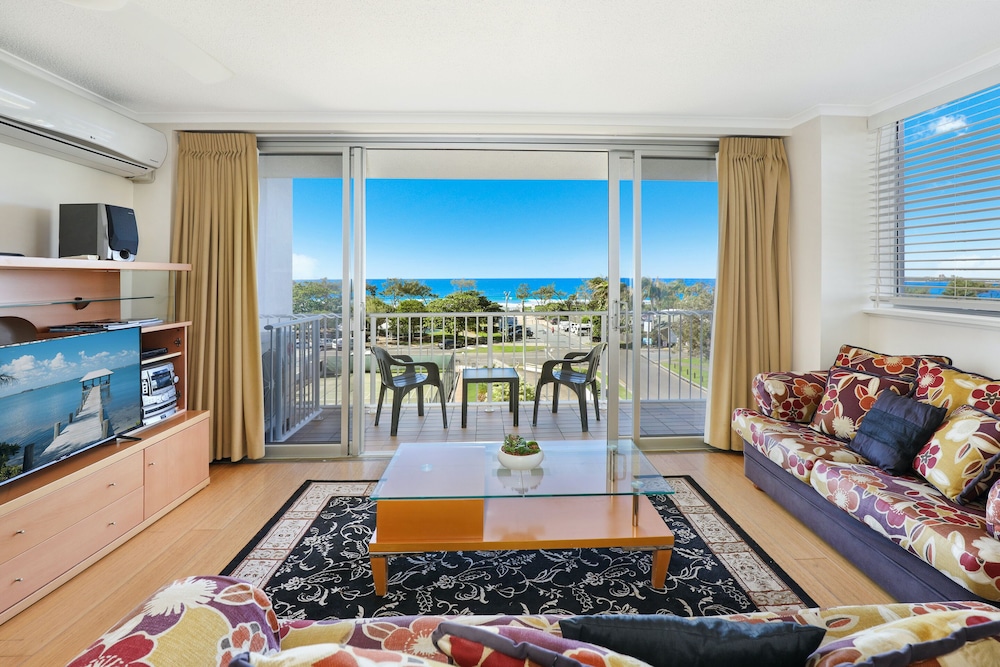 ELOUERA TOWER BEACHFRONT APARTMENTS 41/69