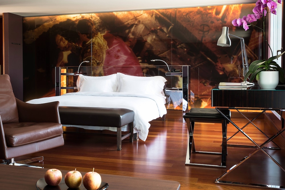 The Hotel Lucerne Autograph Collection 22/35