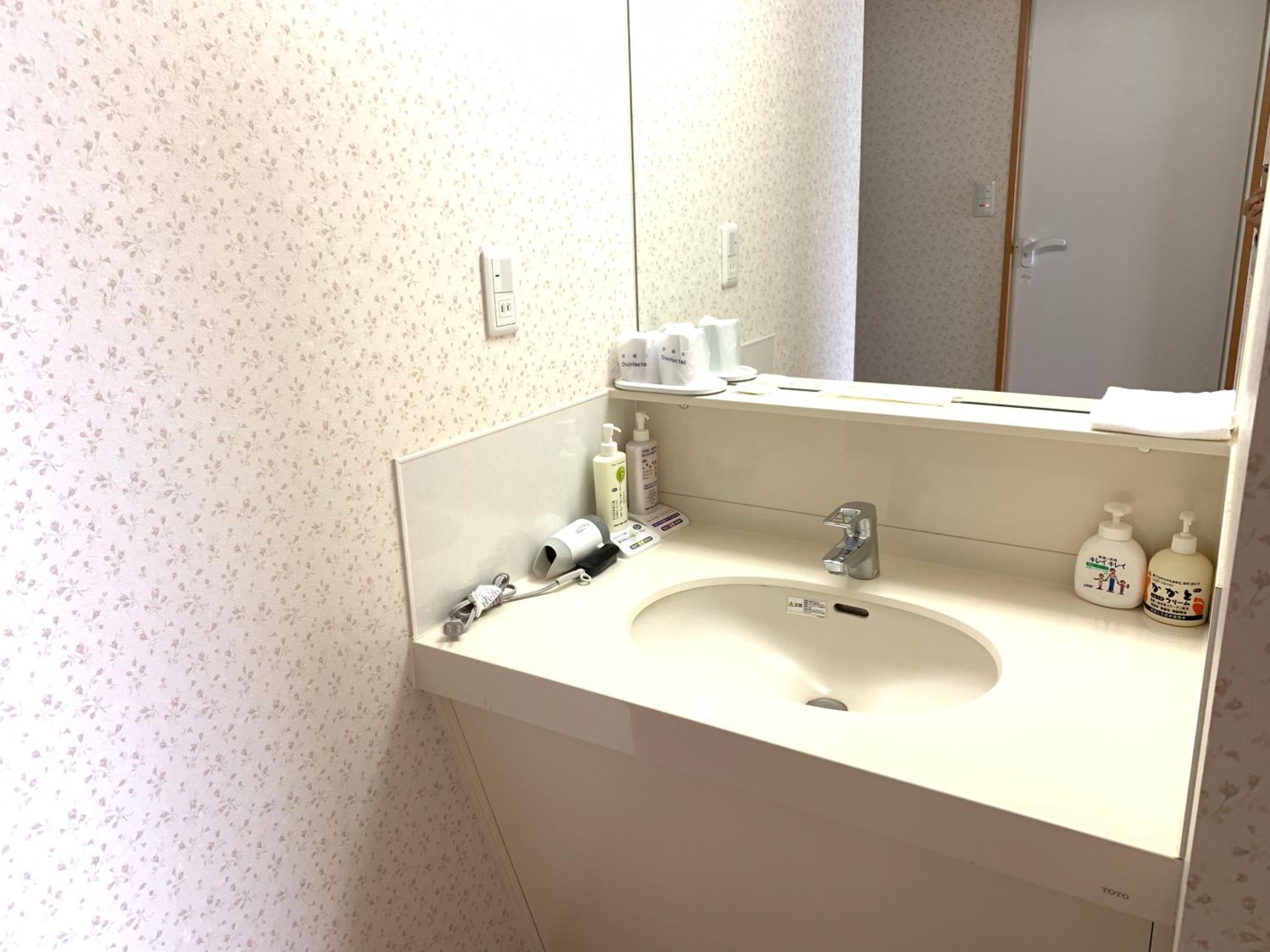 Toya Kanko Hotel 51/53