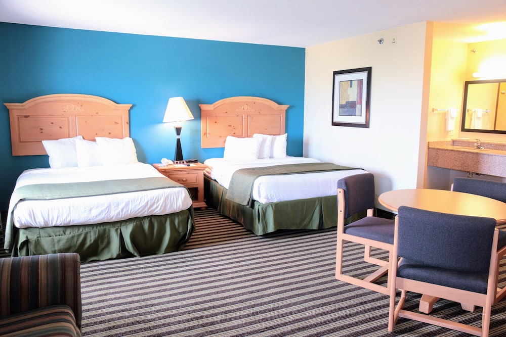 American Inn and Suites Peosta, IA 11/35