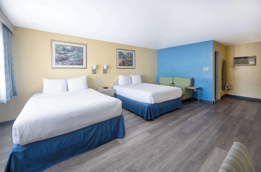 Days Inn by Wyndham Hicksville Long Island 9/20