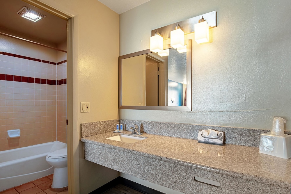 Rodeway Inn St George North Near Pioneer Park 8/28