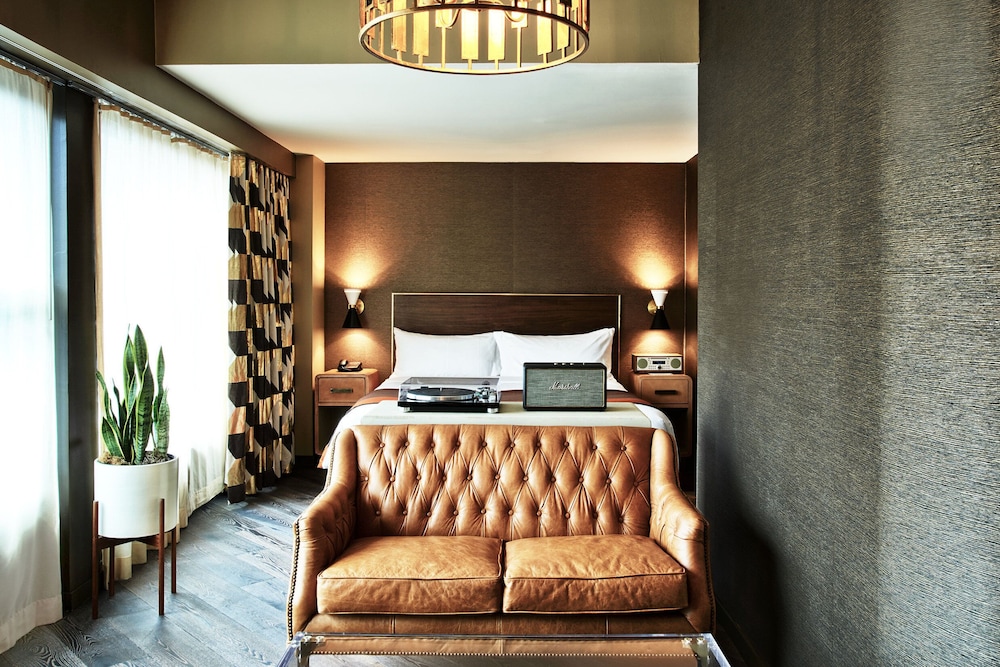 LOFT, SUITE