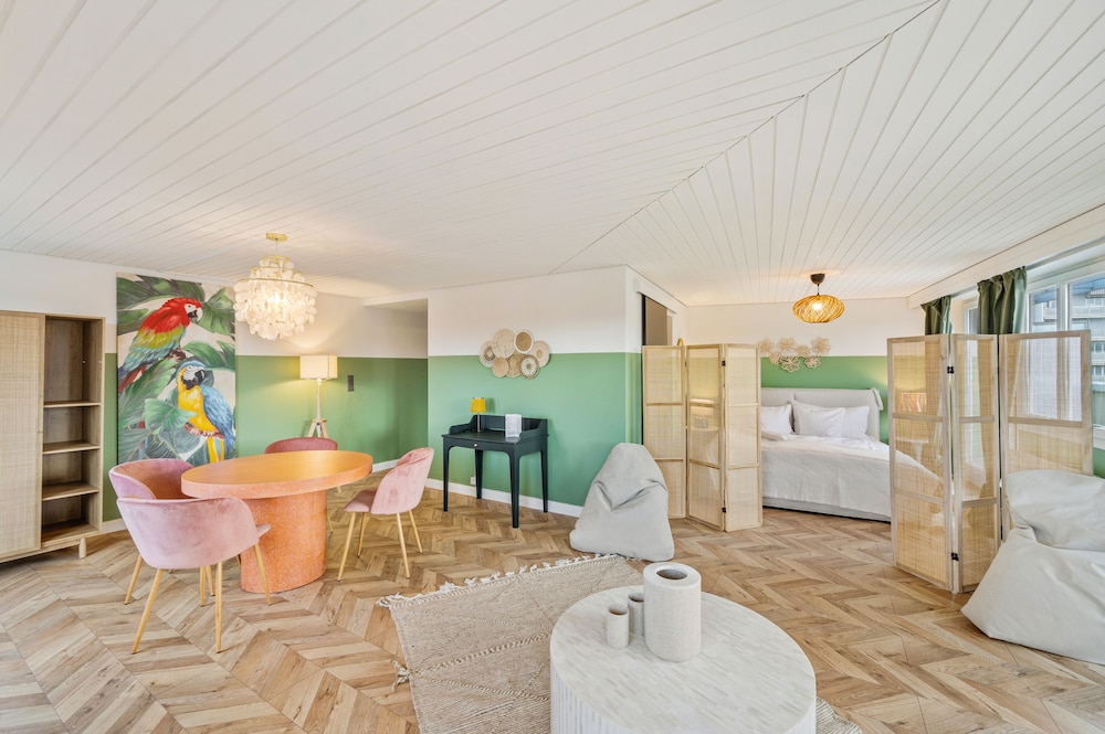 Becozy Self Check-in & Pop-up Hotel 38/52