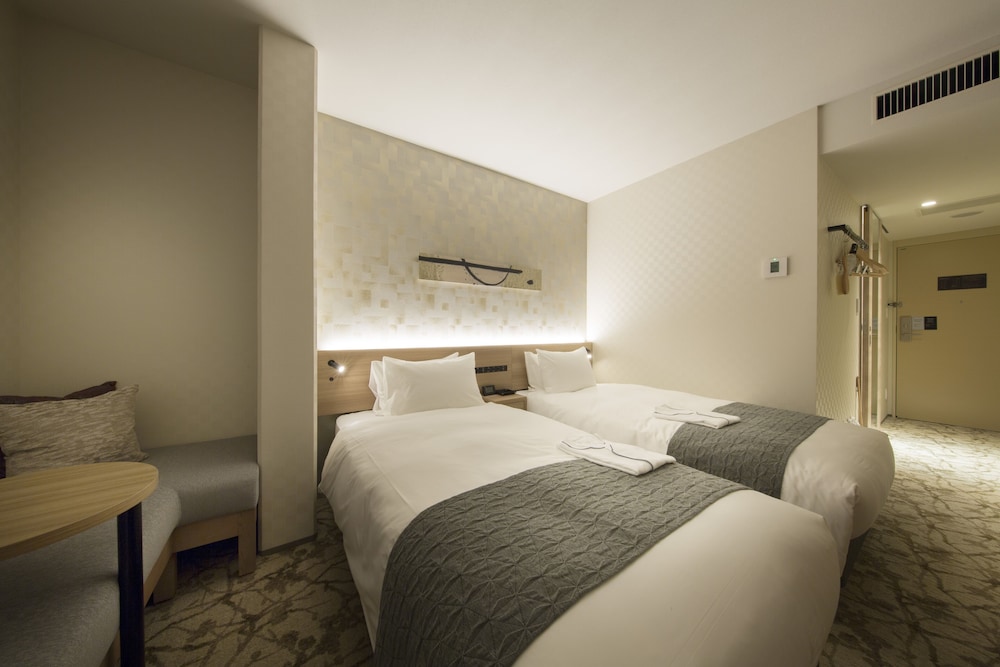 ROOM, TWIN BEDS