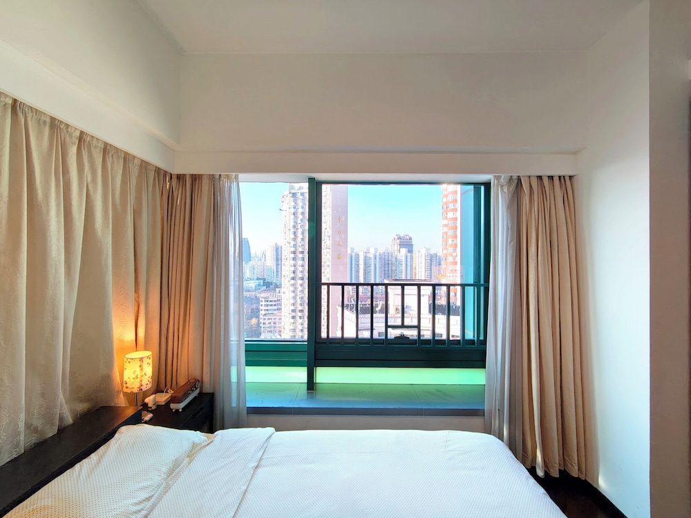 World Union Service Apartment Cosmo 24/72