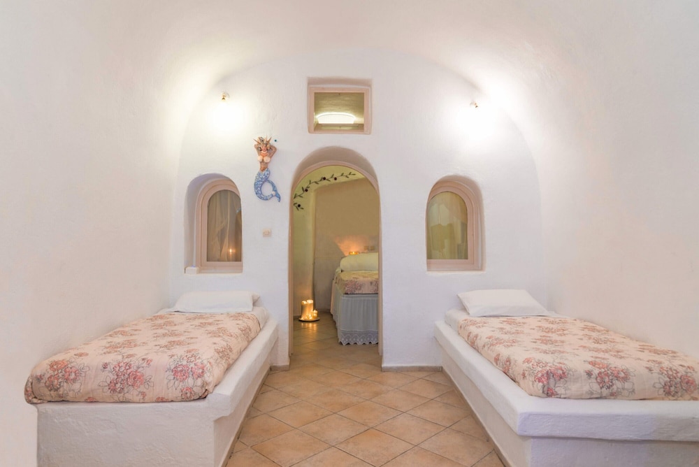 CAVE, PARADISE, HOUSE, CALDERA VIEW, OUTDOOR JETTED TUB