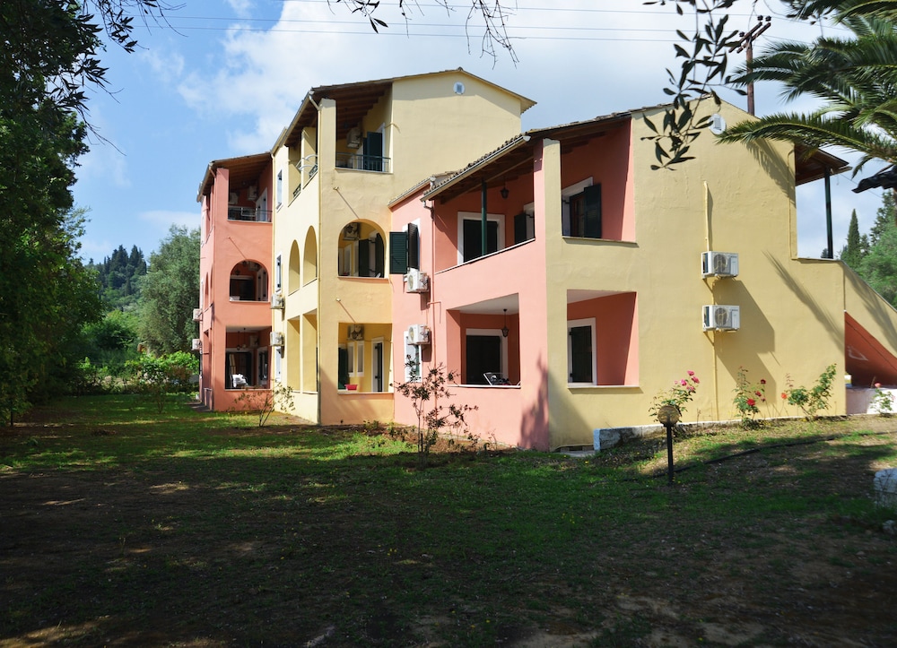 Joanna Apartments 4/42