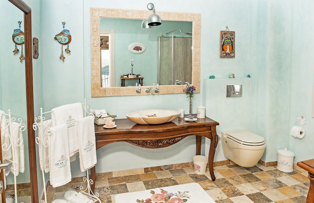 Swan Lake Boutique Hotel - Adults Only 65/67