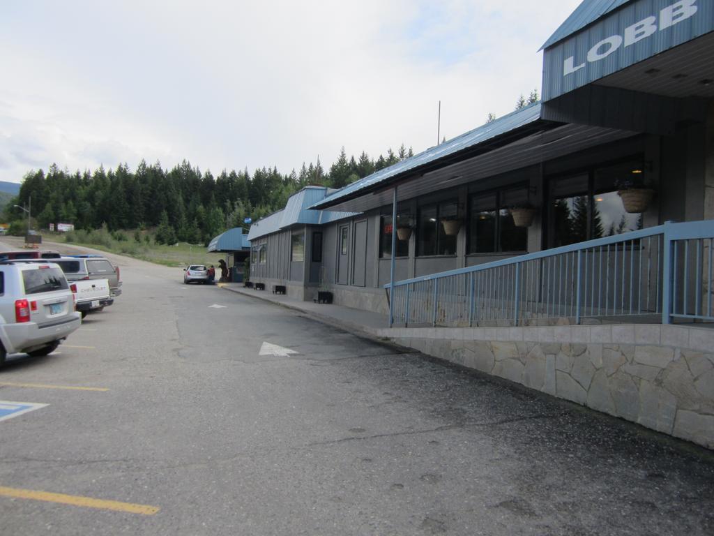 Wells Gray Inn 13/19