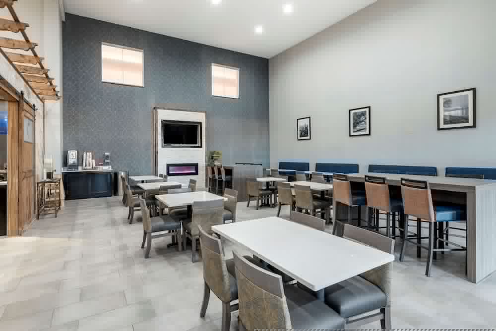 Comfort Suites West Memphis 26/35