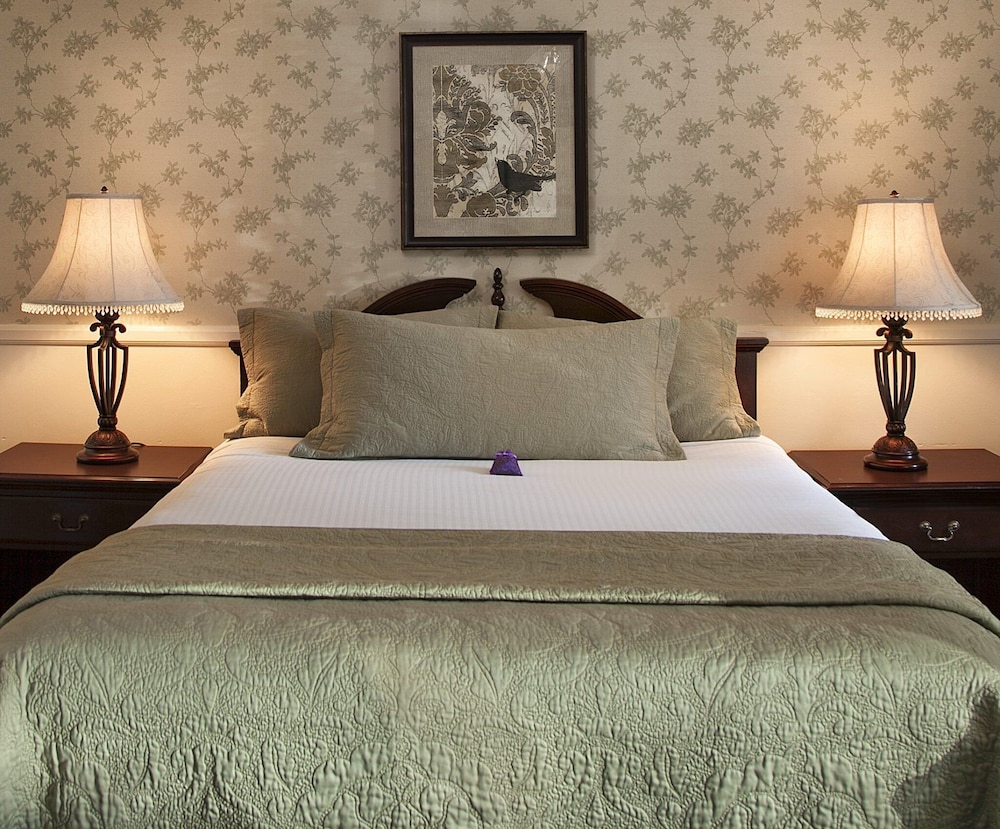 Lavender Inn By The Sea 18/45