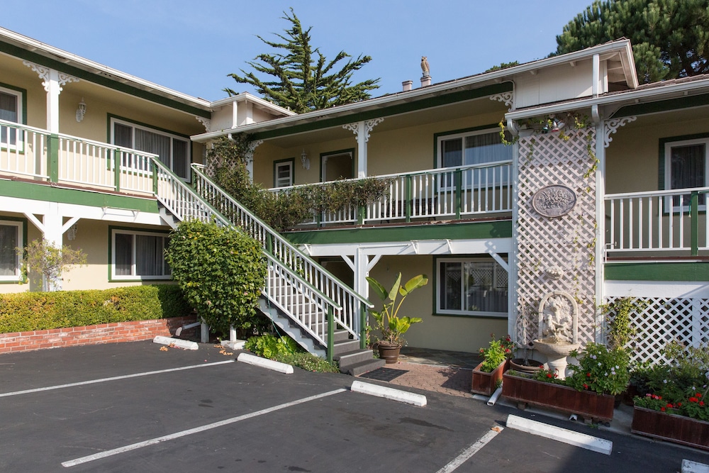 Carmel Inn And Suites 3/34