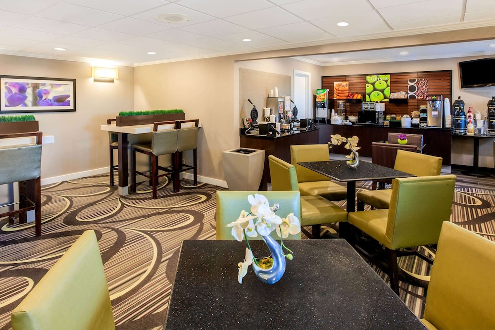 La Quinta Inn & Suites by Wyndham Houston Baytown East 33/47