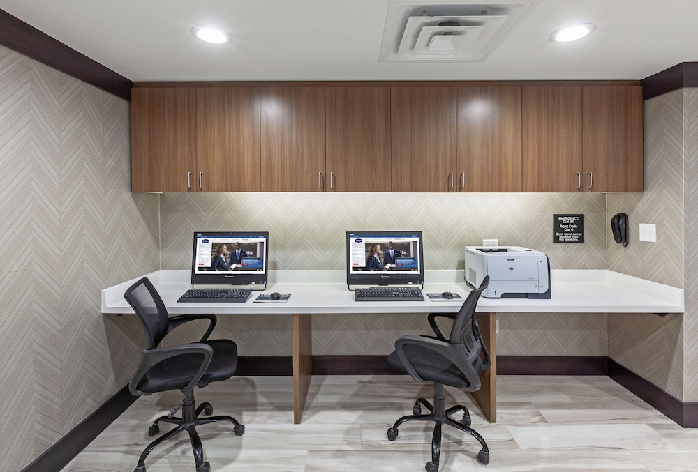 Hampton Inn and Suites Houston-Bush Intercontinental Airport 25/30