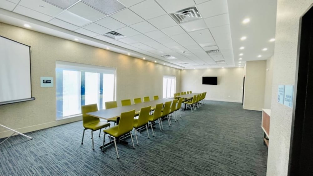 Holiday Inn Express Fall River North 42/44
