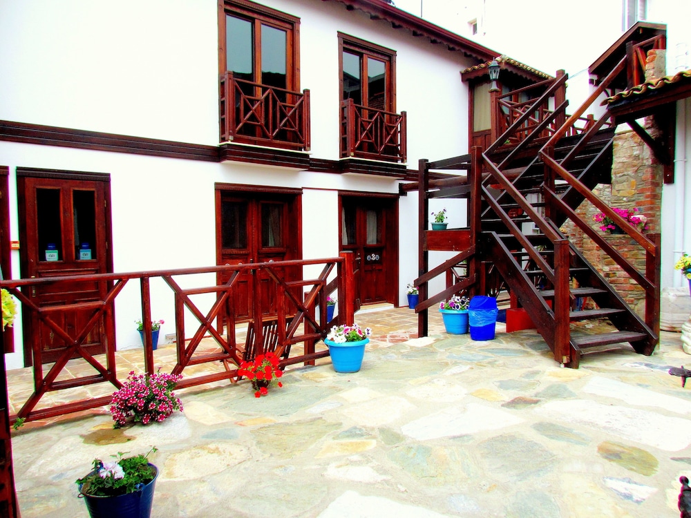 Amazon Petite Palace 41/50