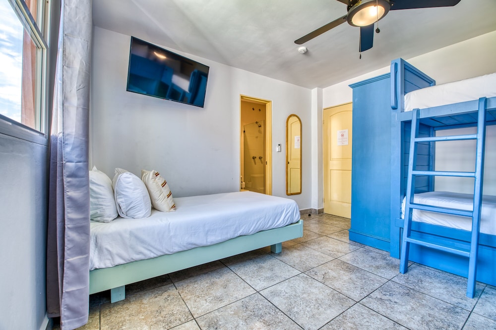 Bocas Paradise Hotel 9/50