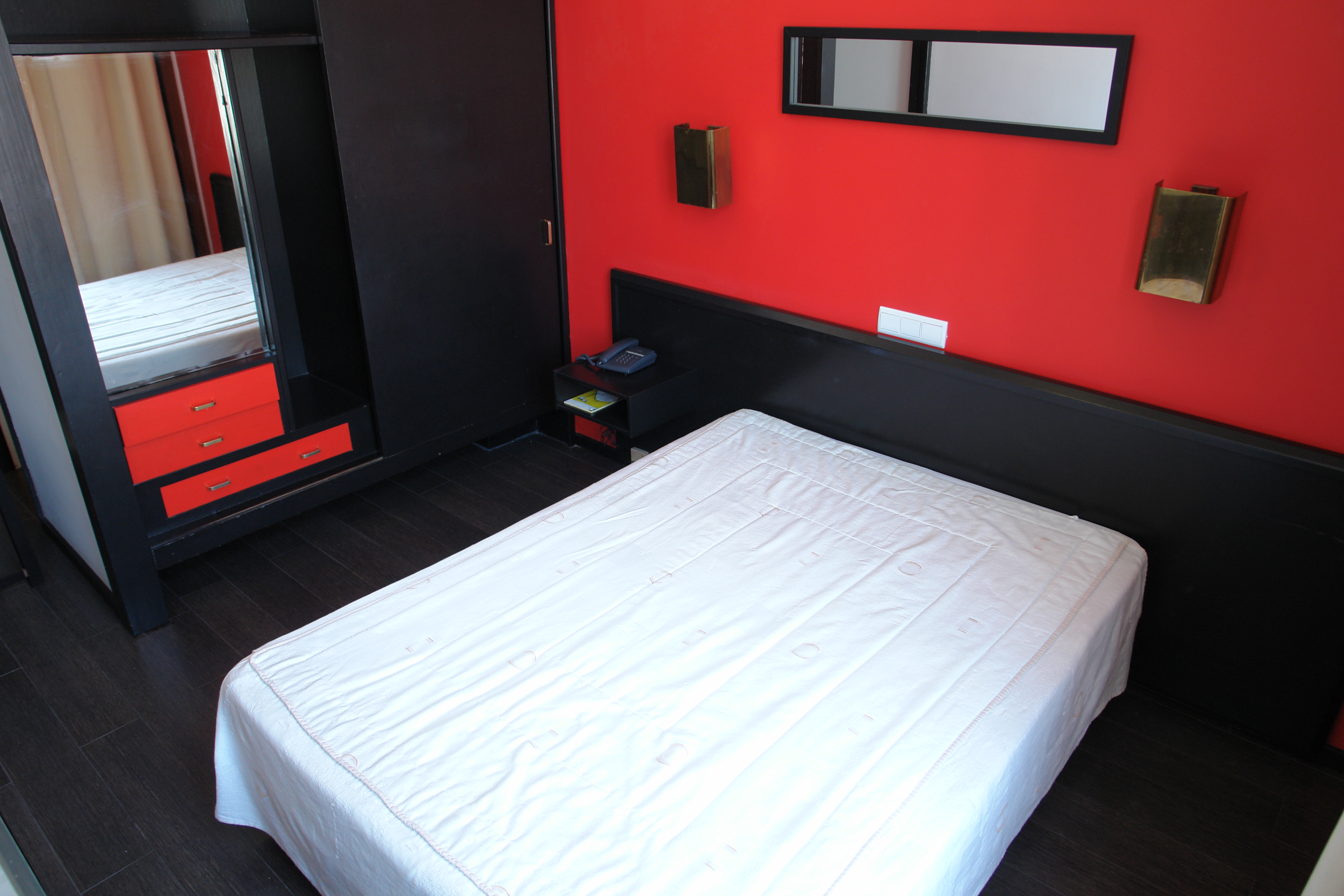 غرفة قياسية بسرير مزدوج أو سريرين منفصلين، Universal Hotel 2/3