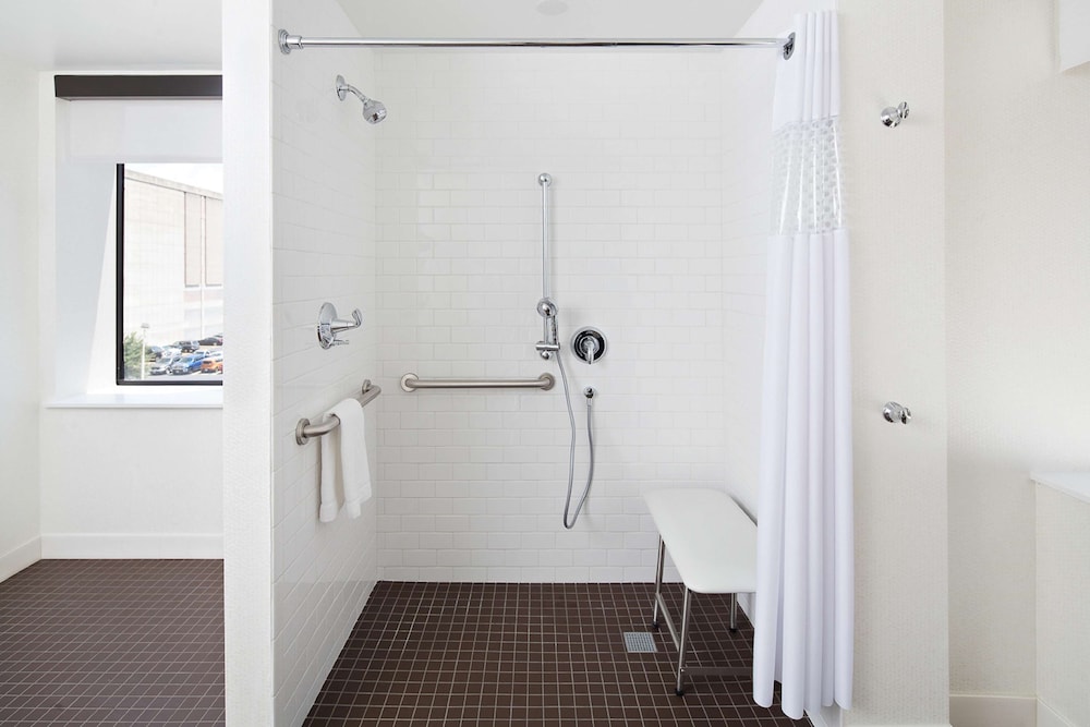 Hampton Inn Suites Dallas Downtown 22/83