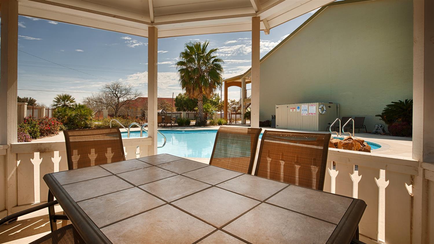 SureStay Hotel by Best Western Floresville 12/29