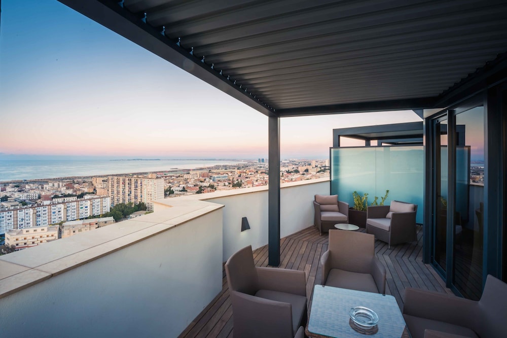 Lamaraz Arts Hotel 46/49