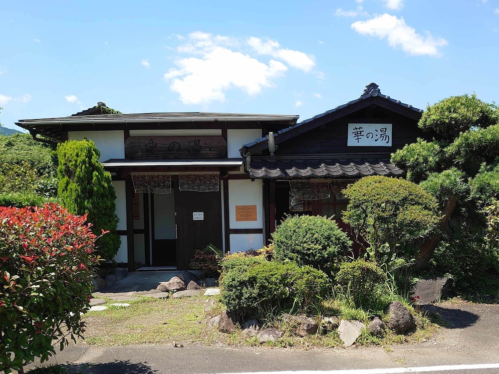 Hasuwa Inn 2/50